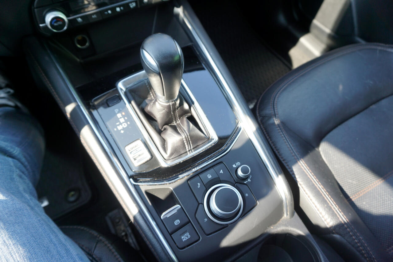 Vehicle image 21 of 29