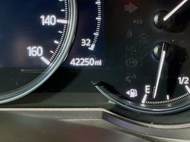 Vehicle image 16 of 31