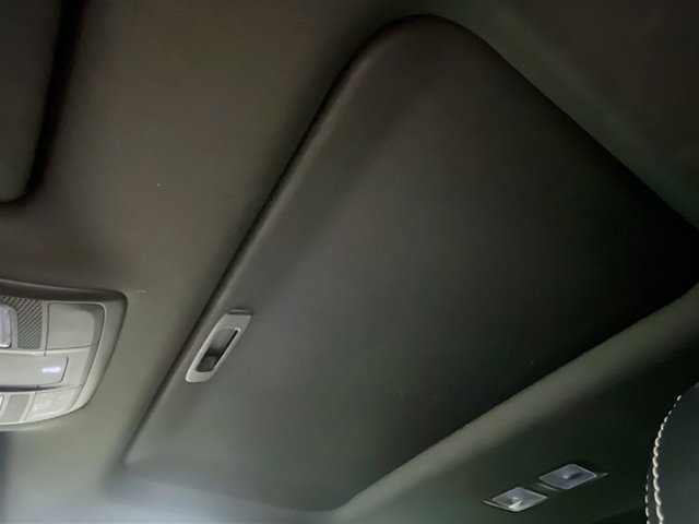 Vehicle image 21 of 31