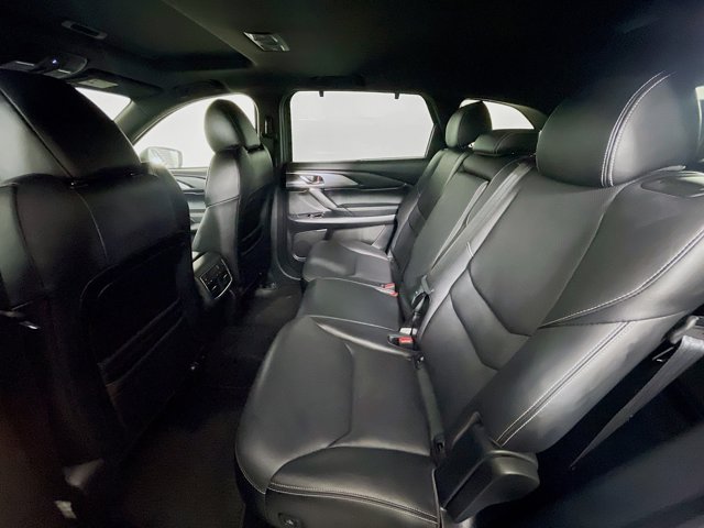 Vehicle image 24 of 31