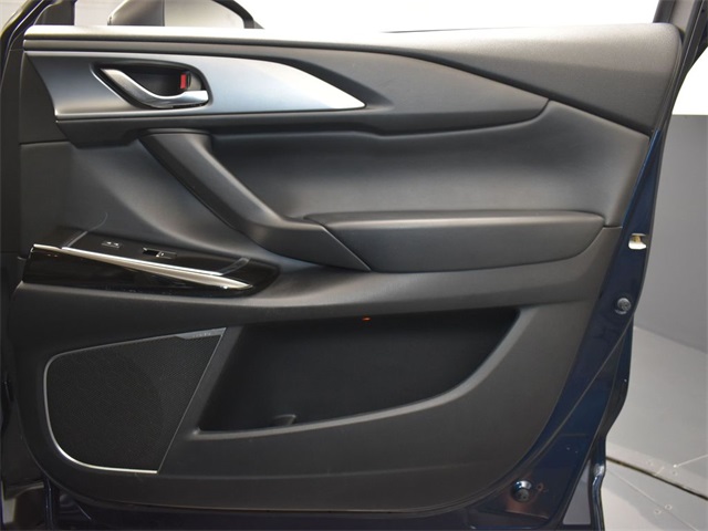 Vehicle image 33 of 50