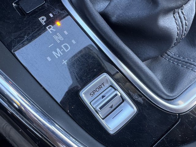 Vehicle image 28 of 35