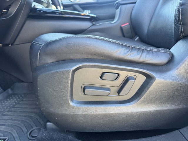 Vehicle image 31 of 35