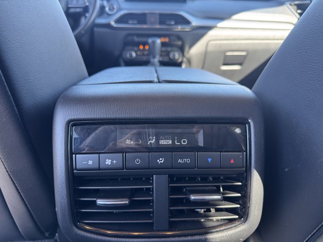 Vehicle image 25 of 35