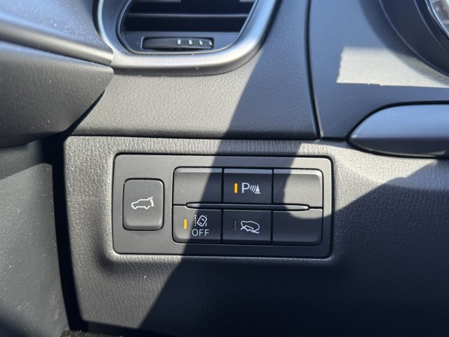 Vehicle image 26 of 35
