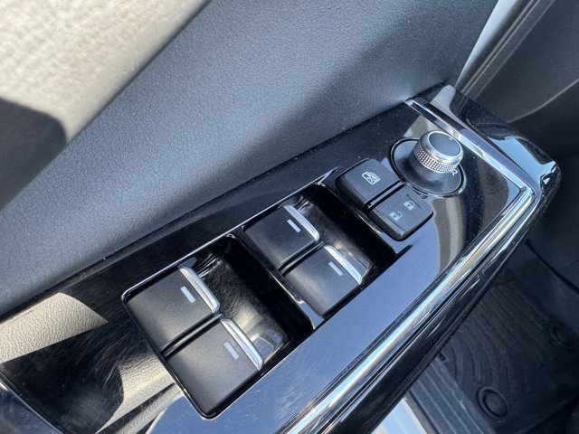 Vehicle image 29 of 35