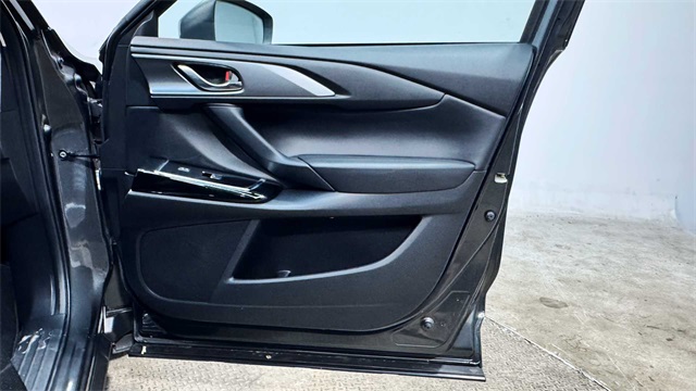 Vehicle image 15 of 33