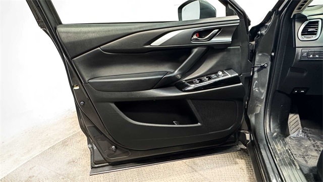 Vehicle image 22 of 33