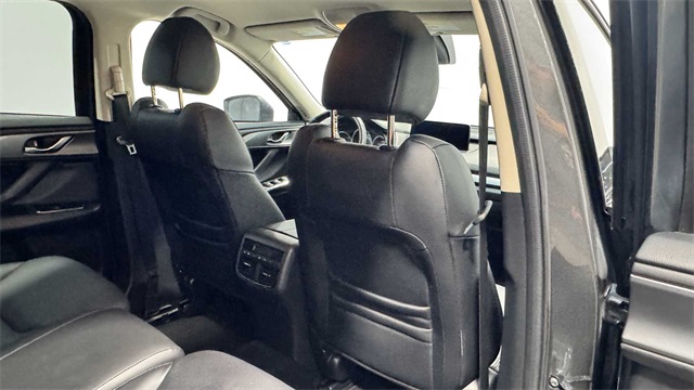 Vehicle image 12 of 33