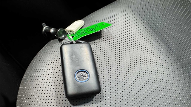 Vehicle image 25 of 33