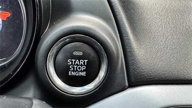 Vehicle image 31 of 33