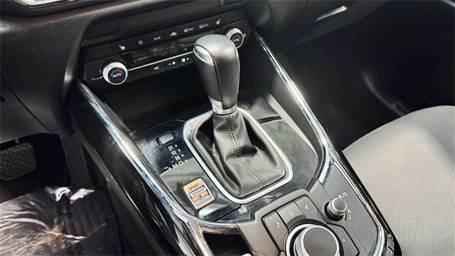 Vehicle image 21 of 33