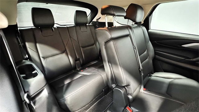 Vehicle image 11 of 33