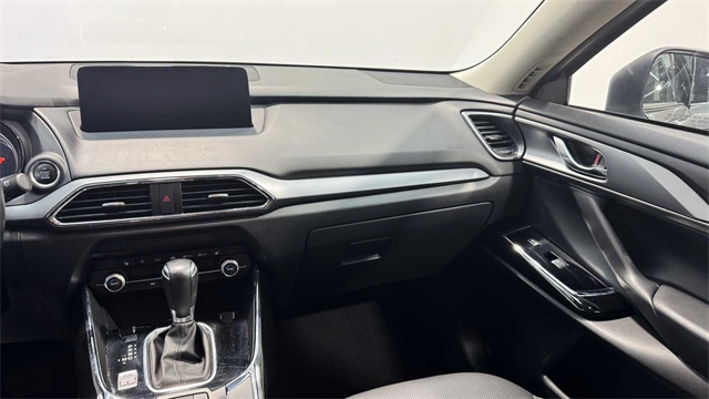 Vehicle image 18 of 33
