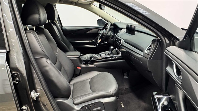 Vehicle image 14 of 33