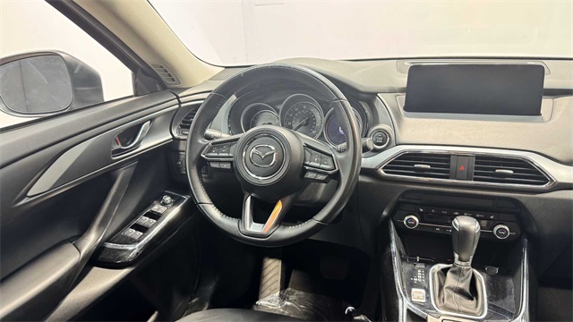 Vehicle image 17 of 33