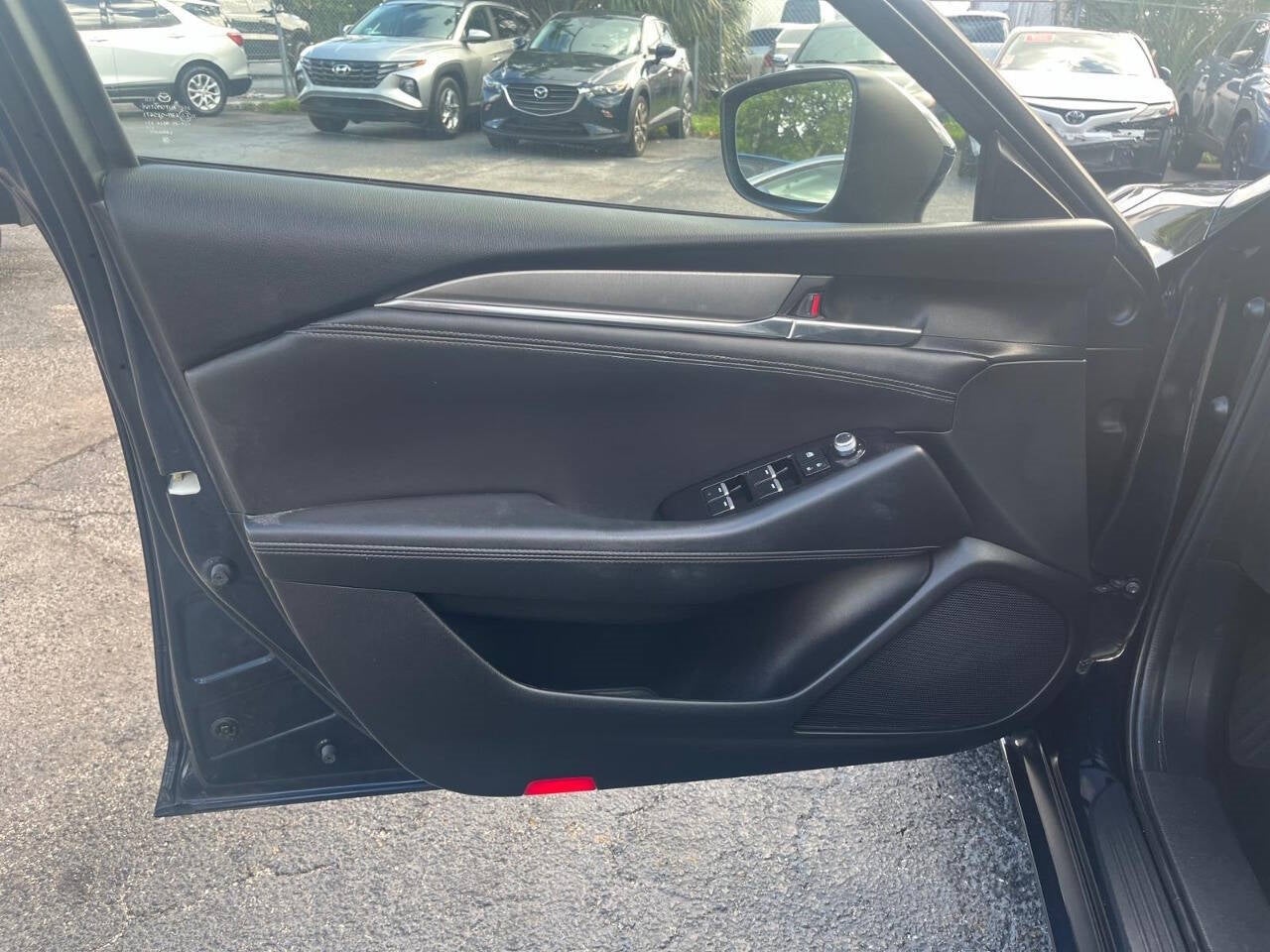 Vehicle image 25 of 36