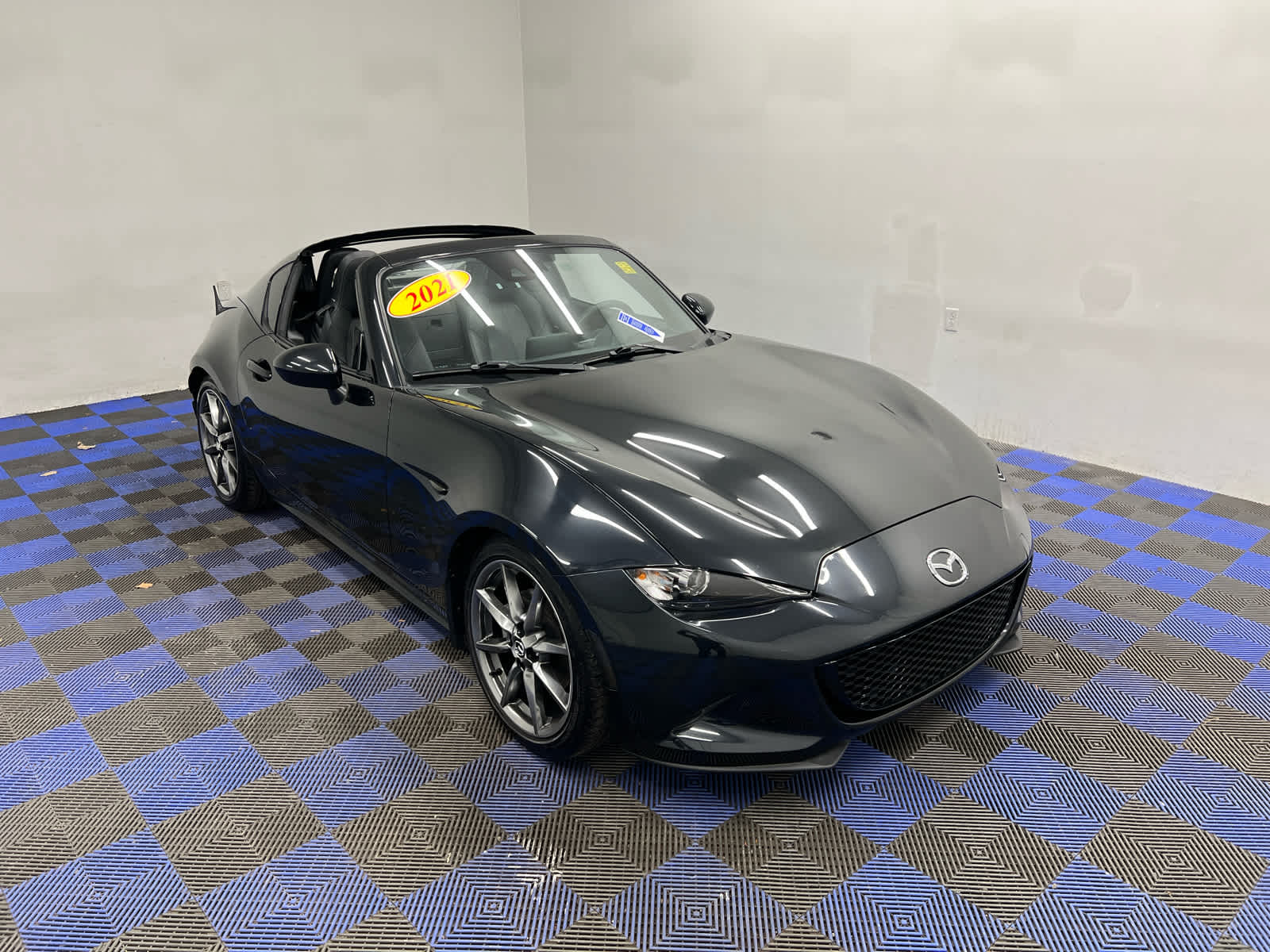 2021 Mazda MX-5 Miata RF Grand Touring Image 5 of 34