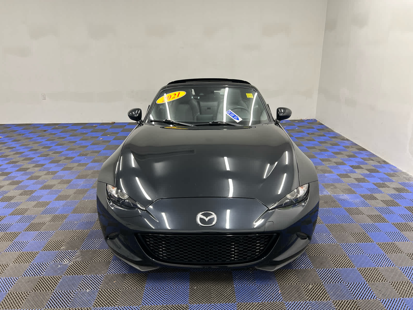 2021 Mazda MX-5 Miata RF Grand Touring Image 4 of 34