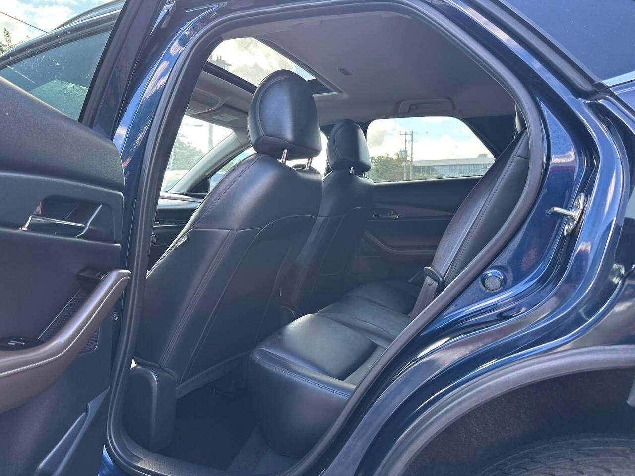 Vehicle image 23 of 52