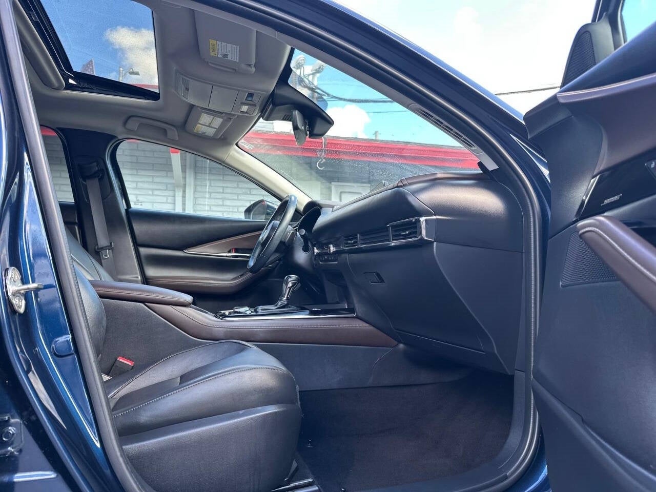 Vehicle image 17 of 52