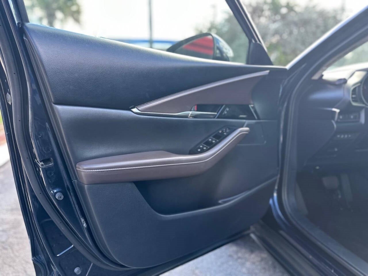 Vehicle image 22 of 52