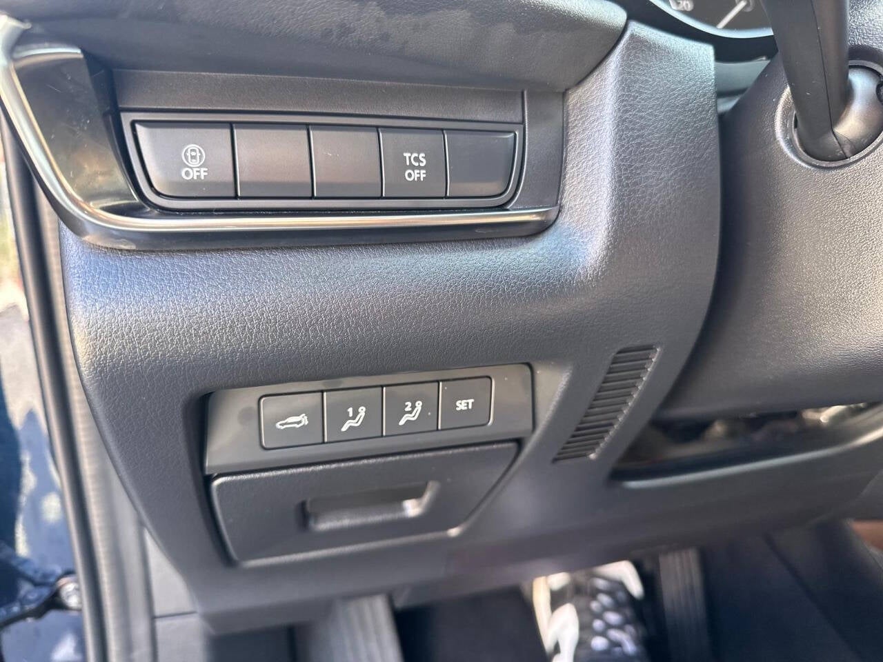Vehicle image 29 of 52