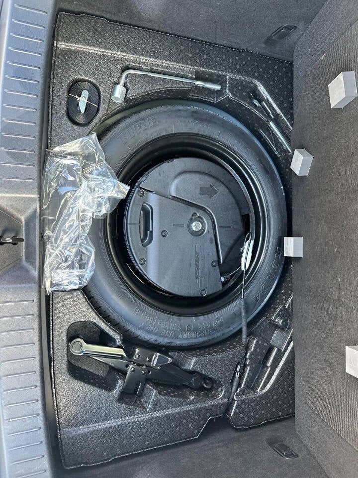 Vehicle image 19 of 52