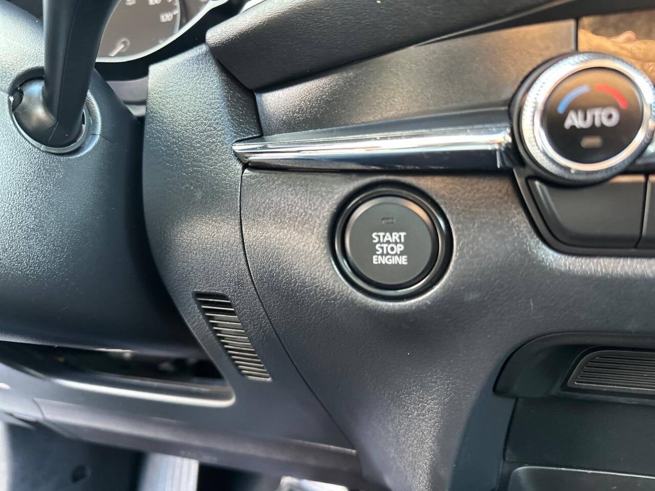 Vehicle image 33 of 52