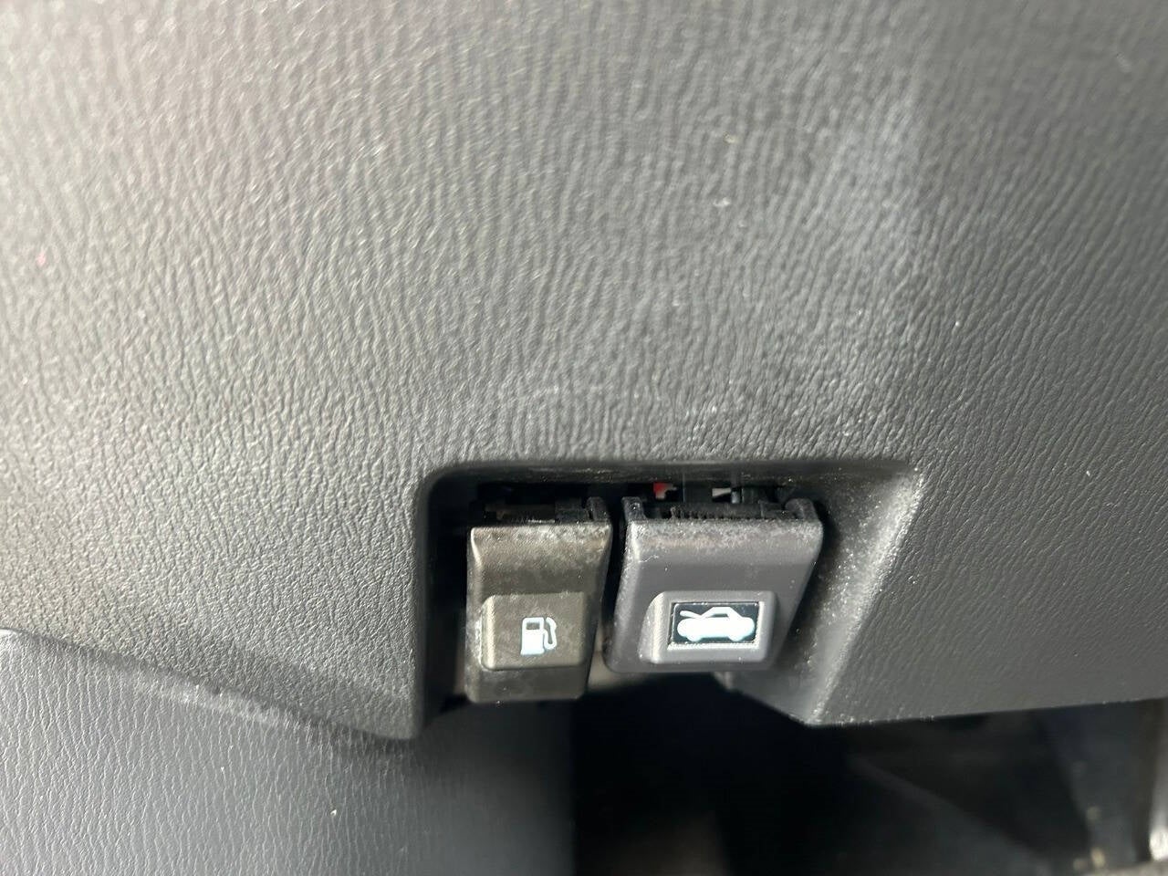 Vehicle image 12 of 30