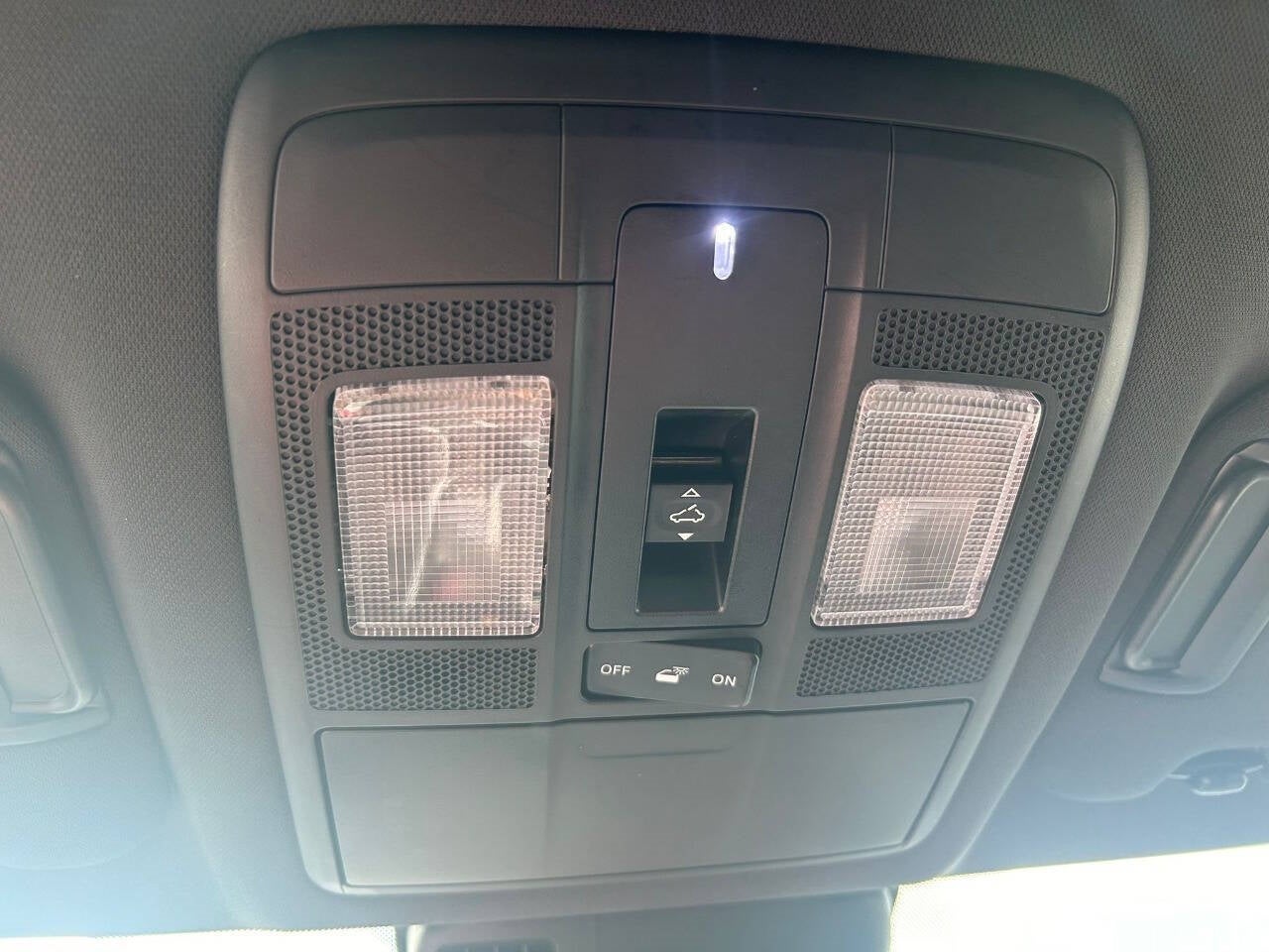 Vehicle image 11 of 30