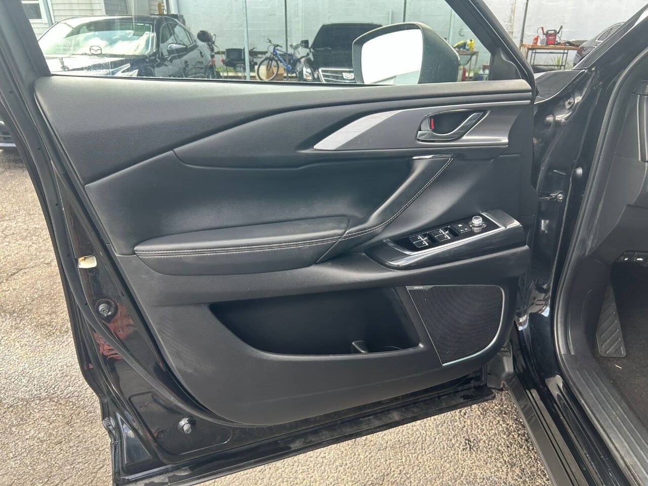 Vehicle image 17 of 30