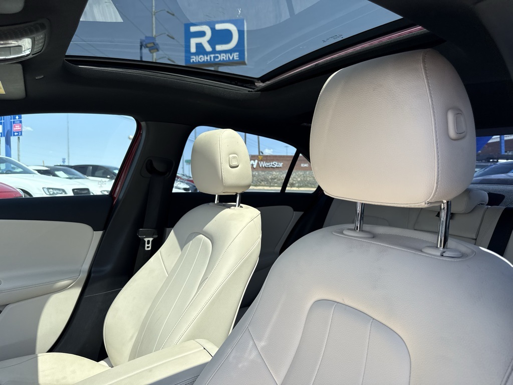 Vehicle image 15 of 28