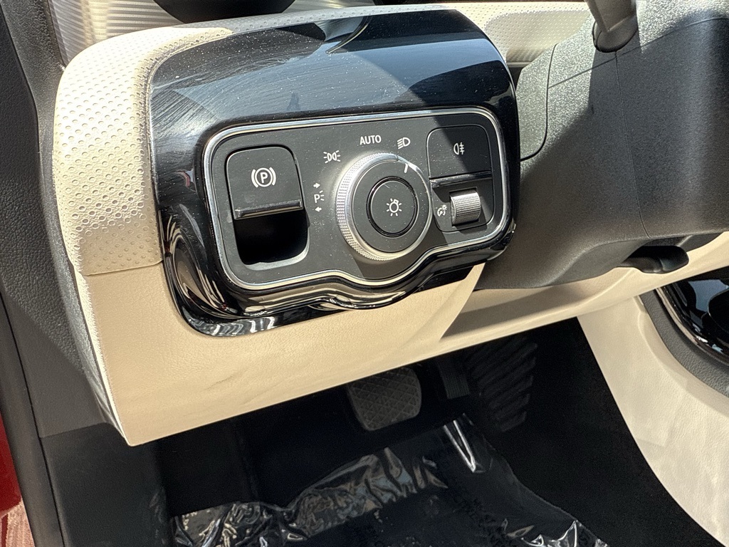 Vehicle image 24 of 28