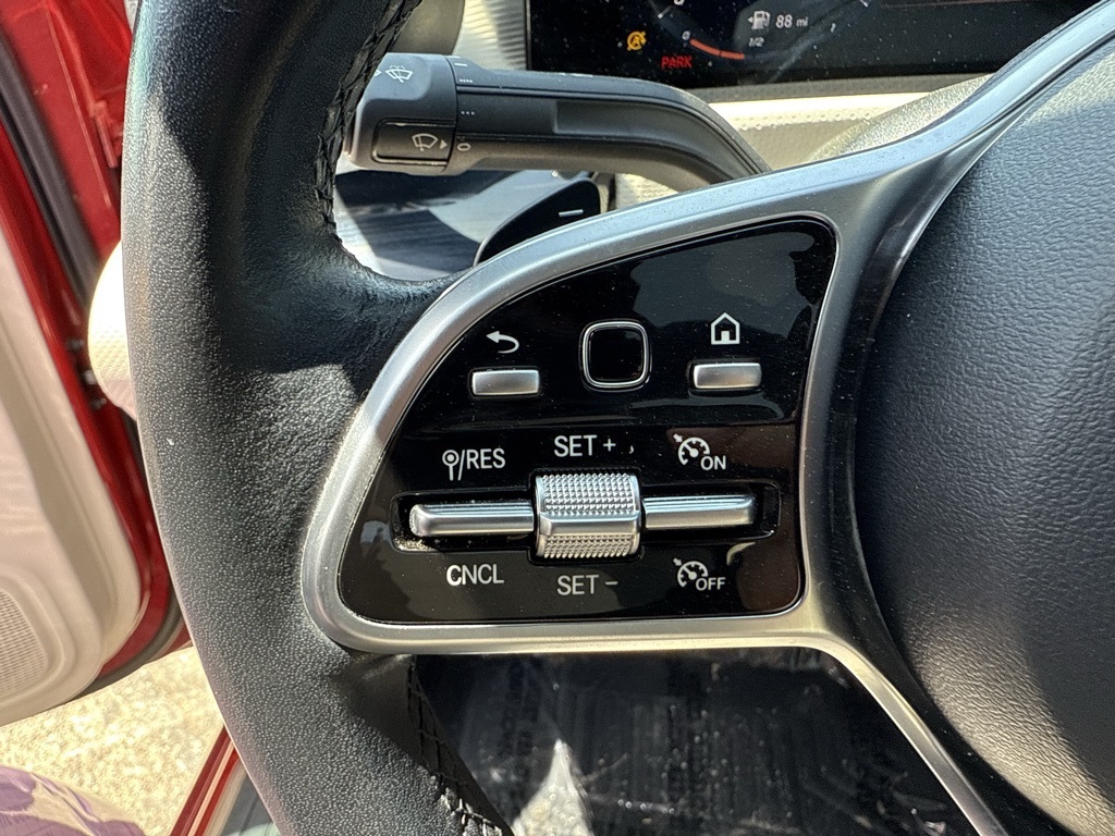 Vehicle image 25 of 28
