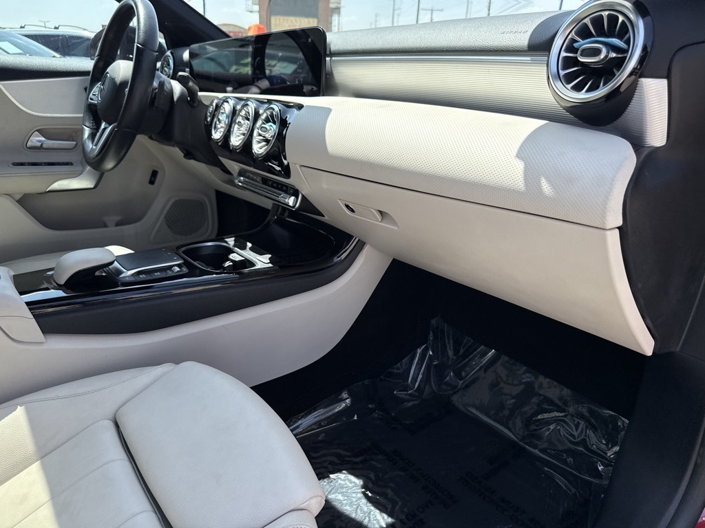 Vehicle image 18 of 28
