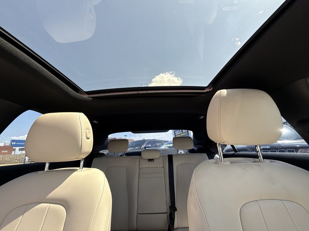 Vehicle image 20 of 28