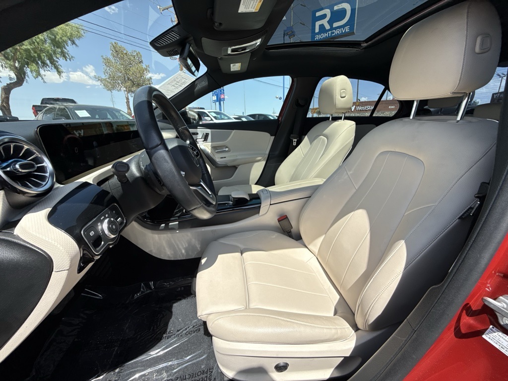 Vehicle image 13 of 28