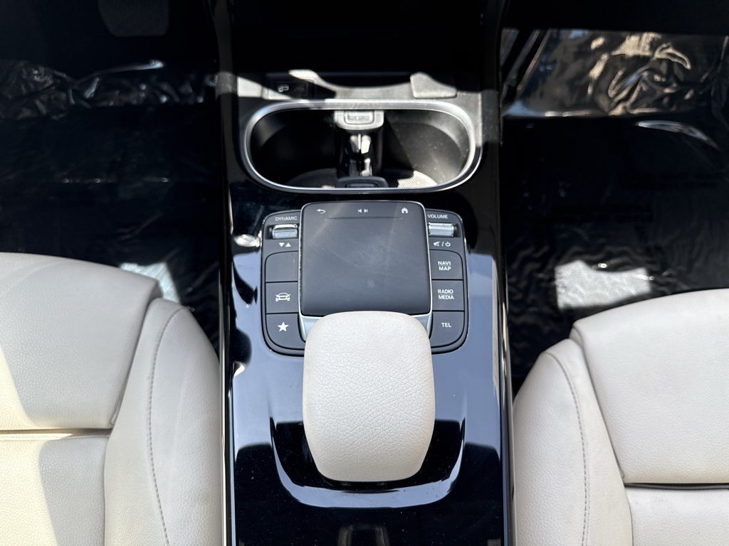 Vehicle image 22 of 28