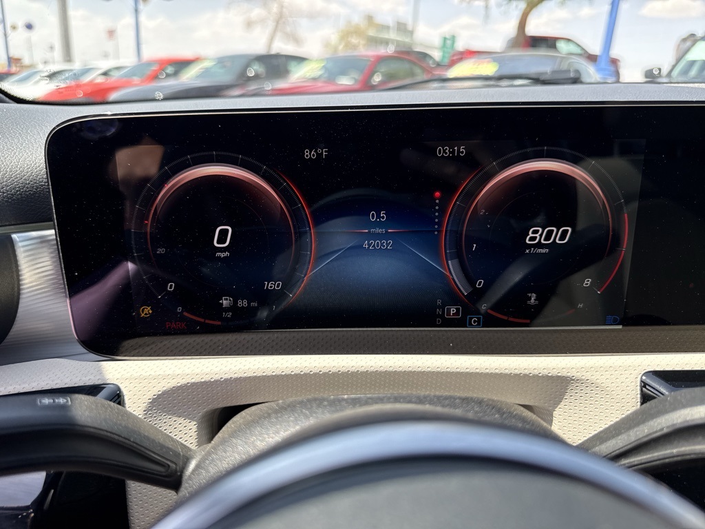 Vehicle image 21 of 28