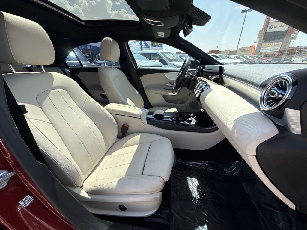 Vehicle image 14 of 28