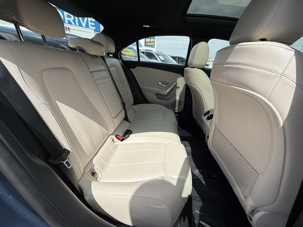Vehicle image 11 of 28