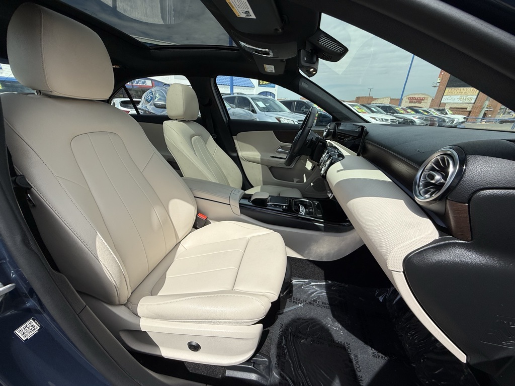 Vehicle image 14 of 28