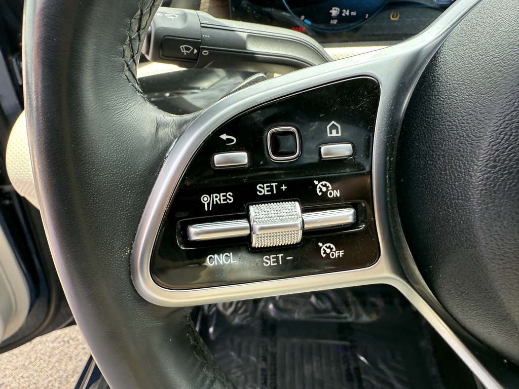 Vehicle image 26 of 28