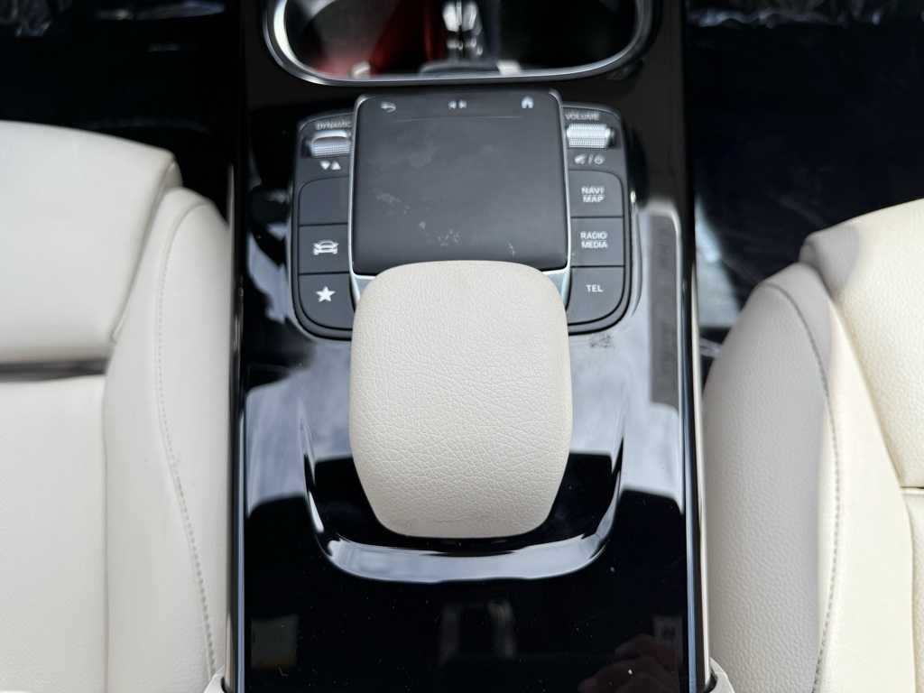 Vehicle image 21 of 28