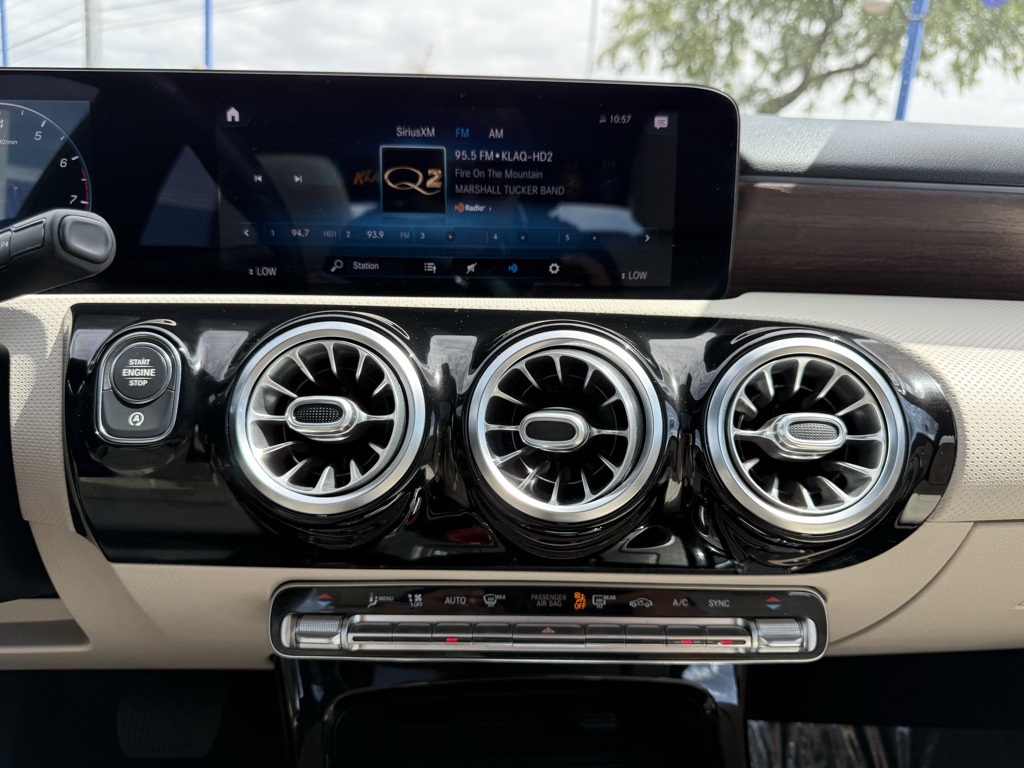 Vehicle image 16 of 28