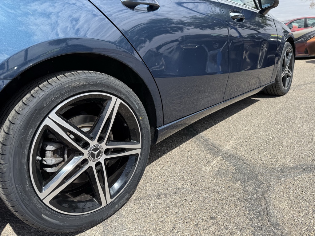 Vehicle image 9 of 28