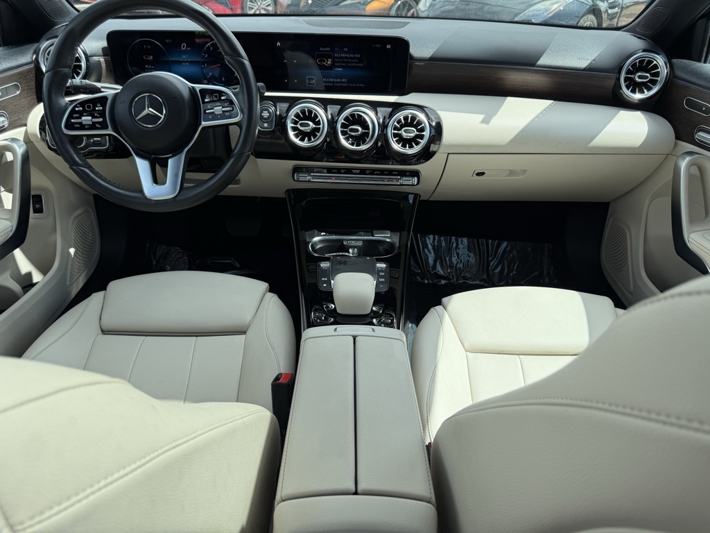 Vehicle image 18 of 28