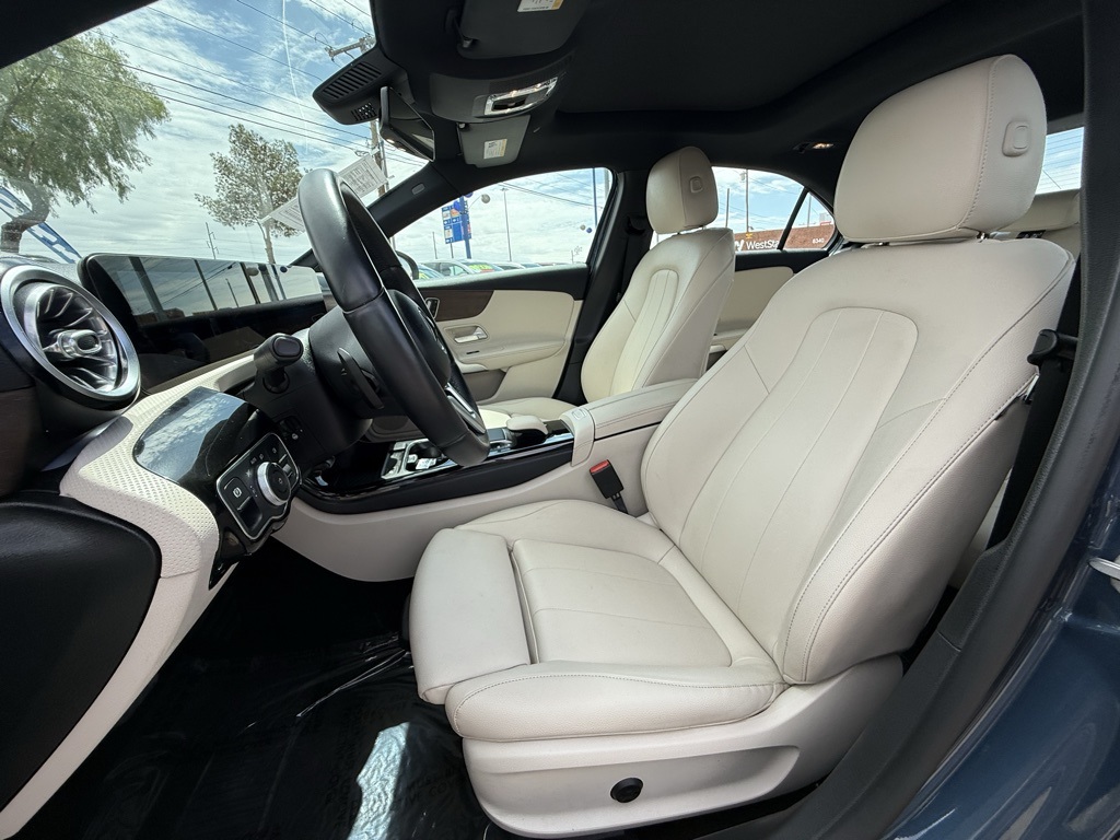 Vehicle image 13 of 28