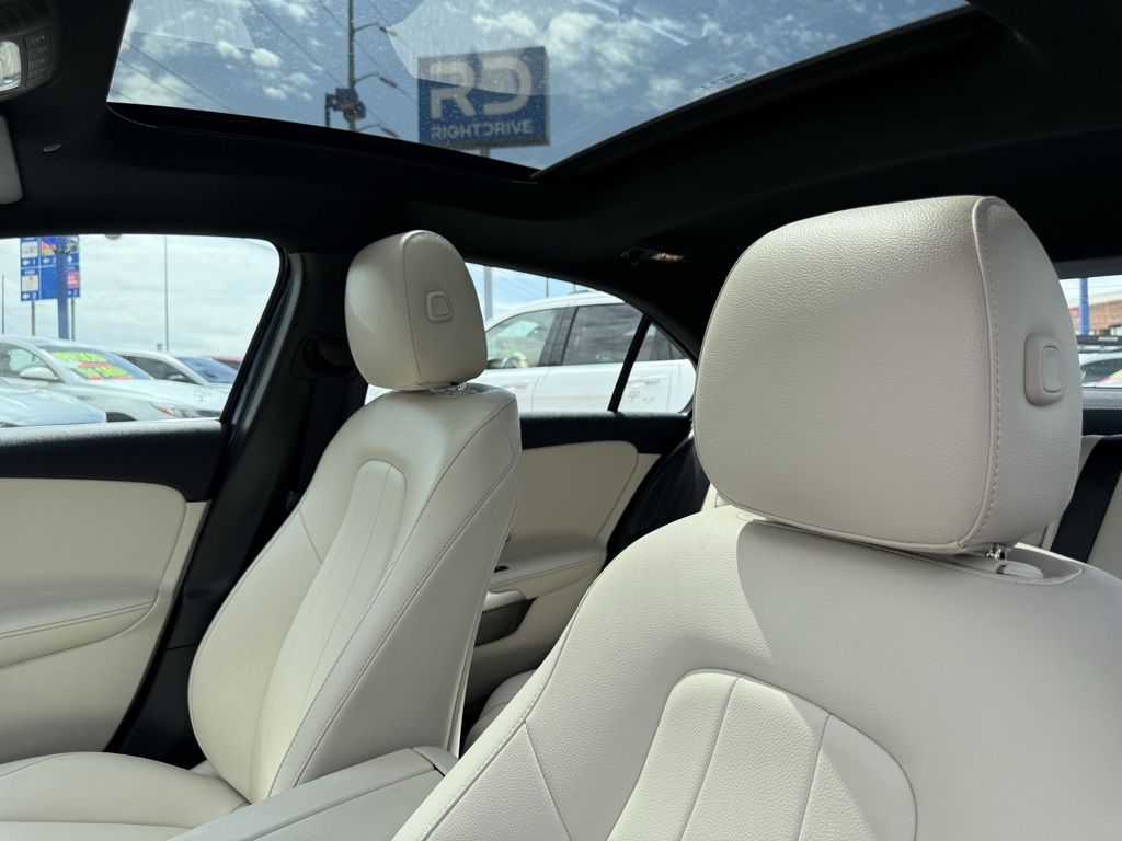 Vehicle image 15 of 28